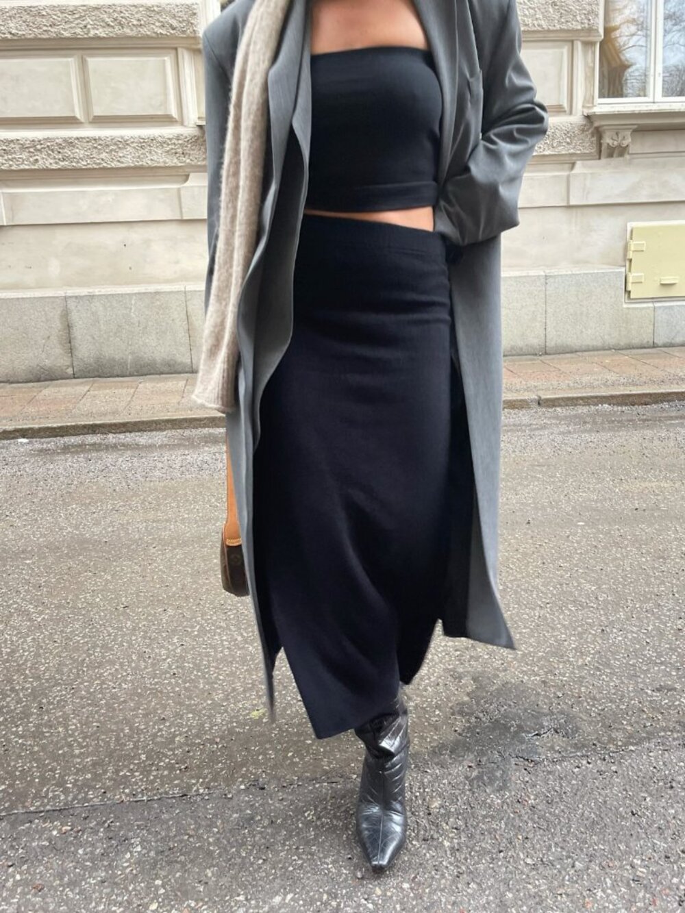 Djerf Avenue NWT | Midi Tube Skirt in Liquorice